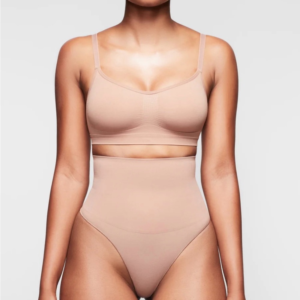 SKIMS SEAMLESS SCULPT BRALETTE SIze XXS/ XS Color OCHRE 🎁